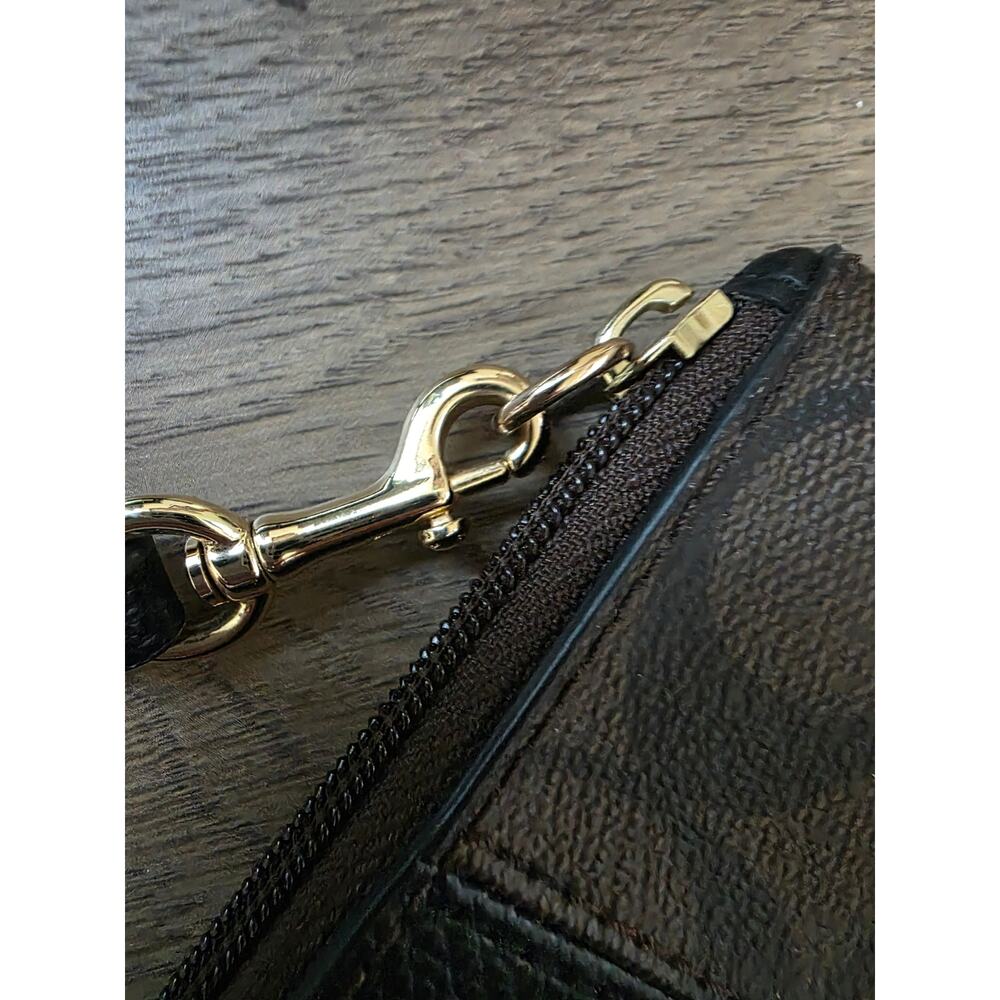NEW Coach Corner Zip Wristlet in Signature Canvas - Picture 6 of 9